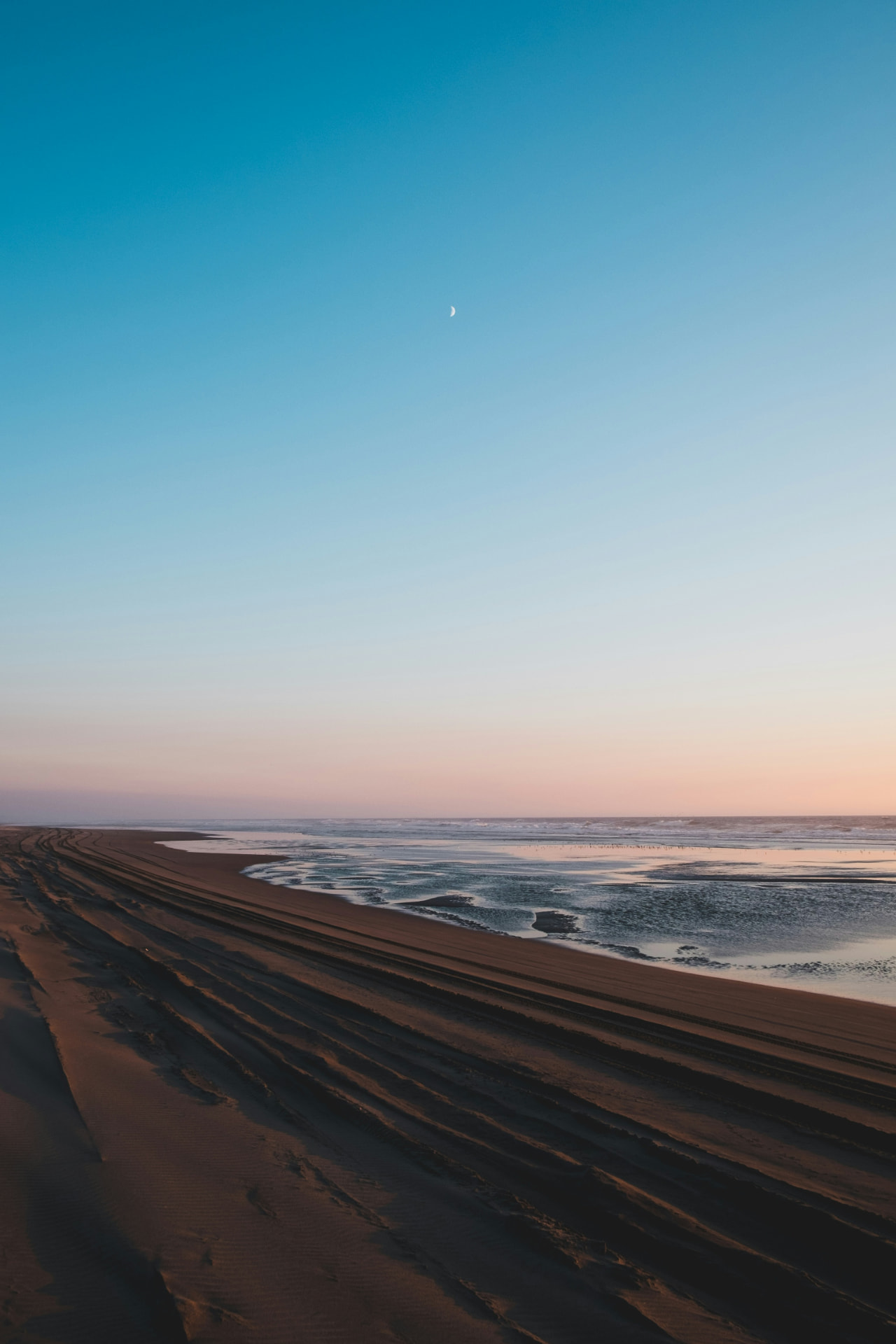 Long Beach coastline at sunset served by private LGB airport car service